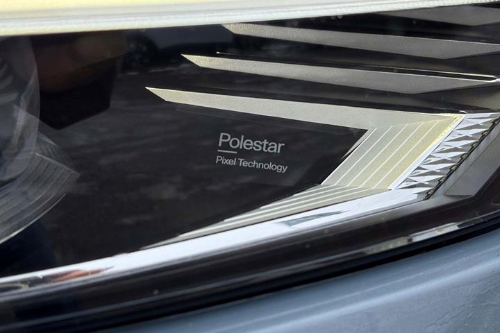 Grå Polestar 2 fra 2023