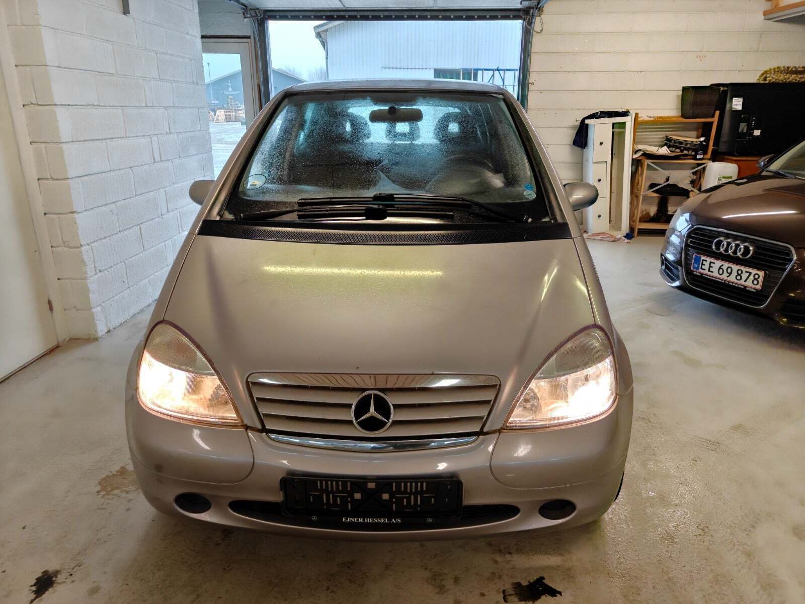 Gul Mercedes A170 fra 1999