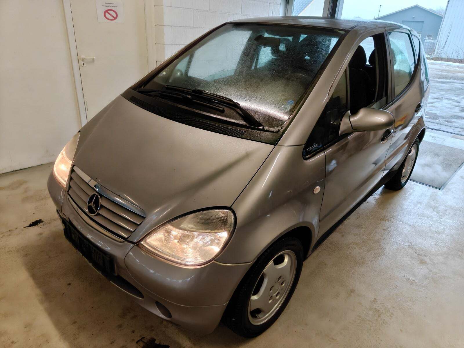 Gul Mercedes A170 fra 1999
