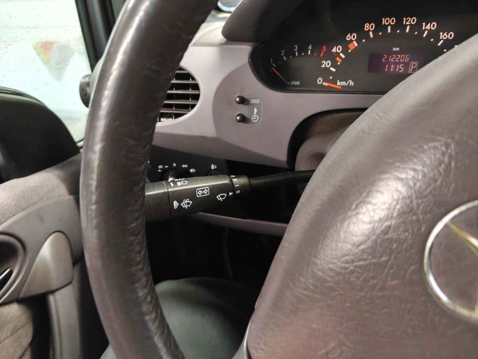 Gul Mercedes A170 fra 1999