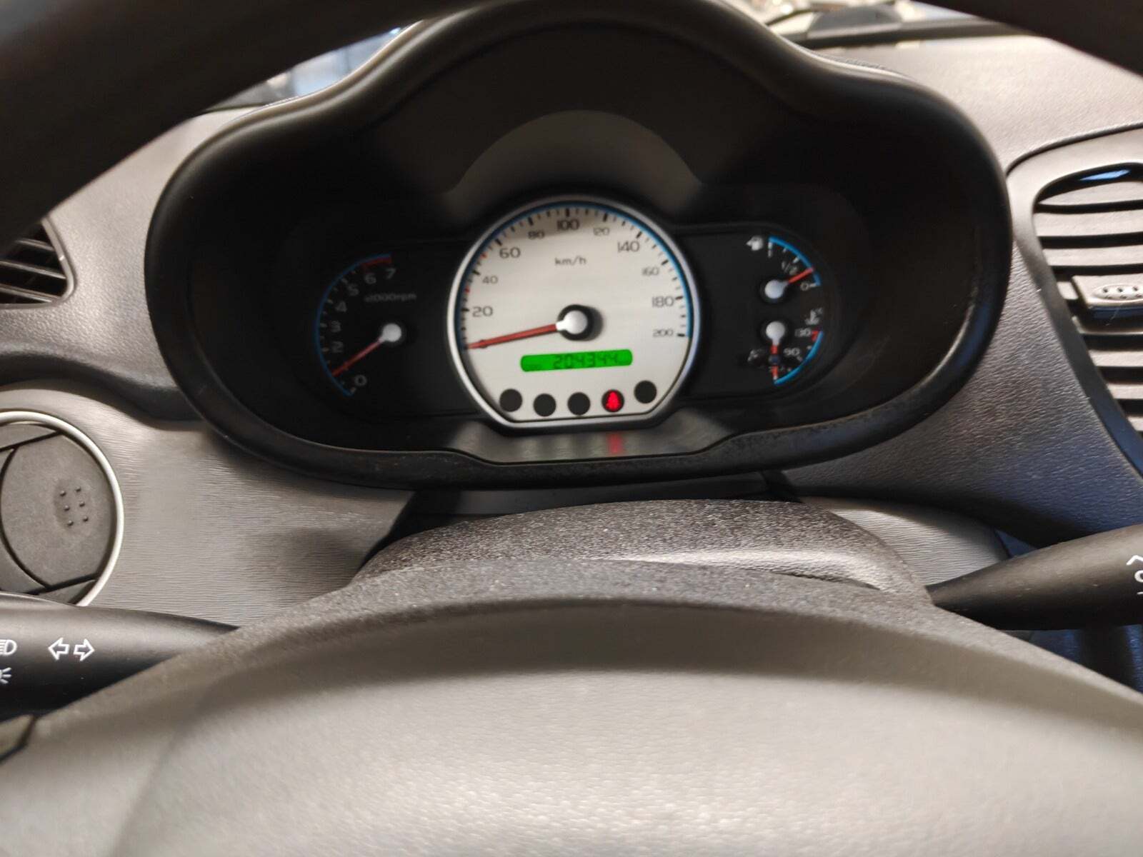 Gul Hyundai i10 fra 2008