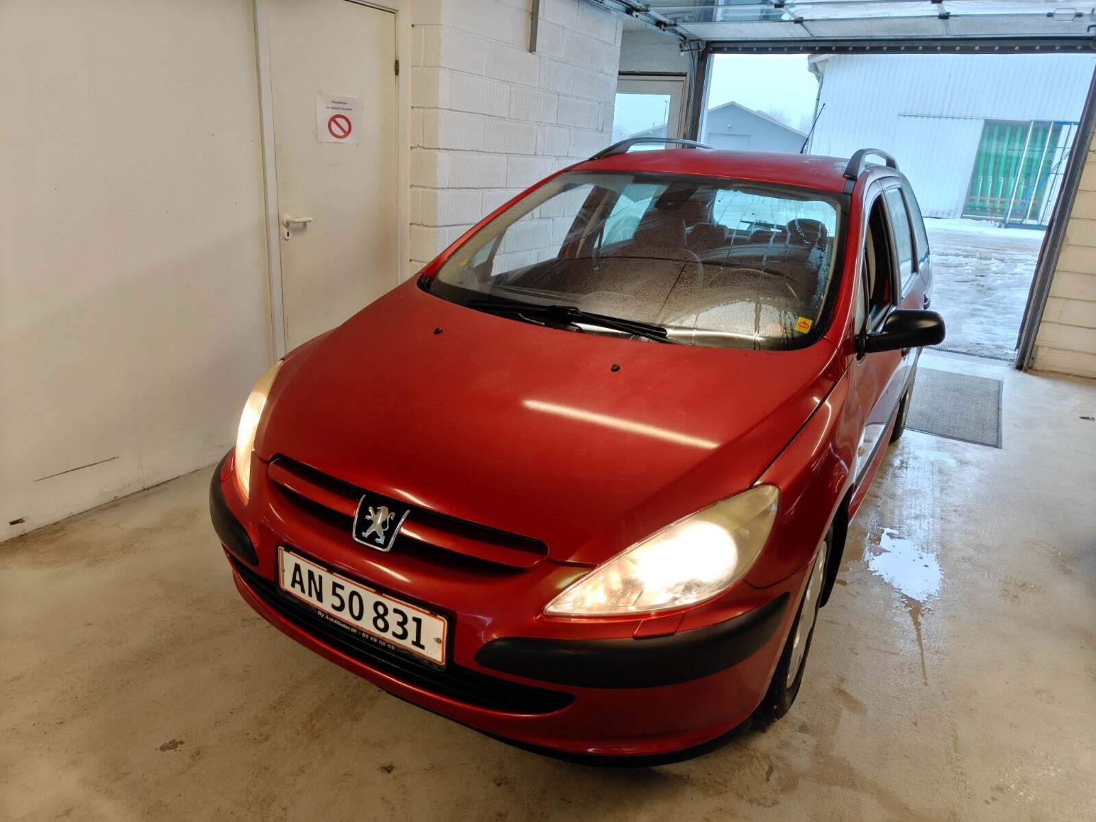 Gul Peugeot 307 fra 2004