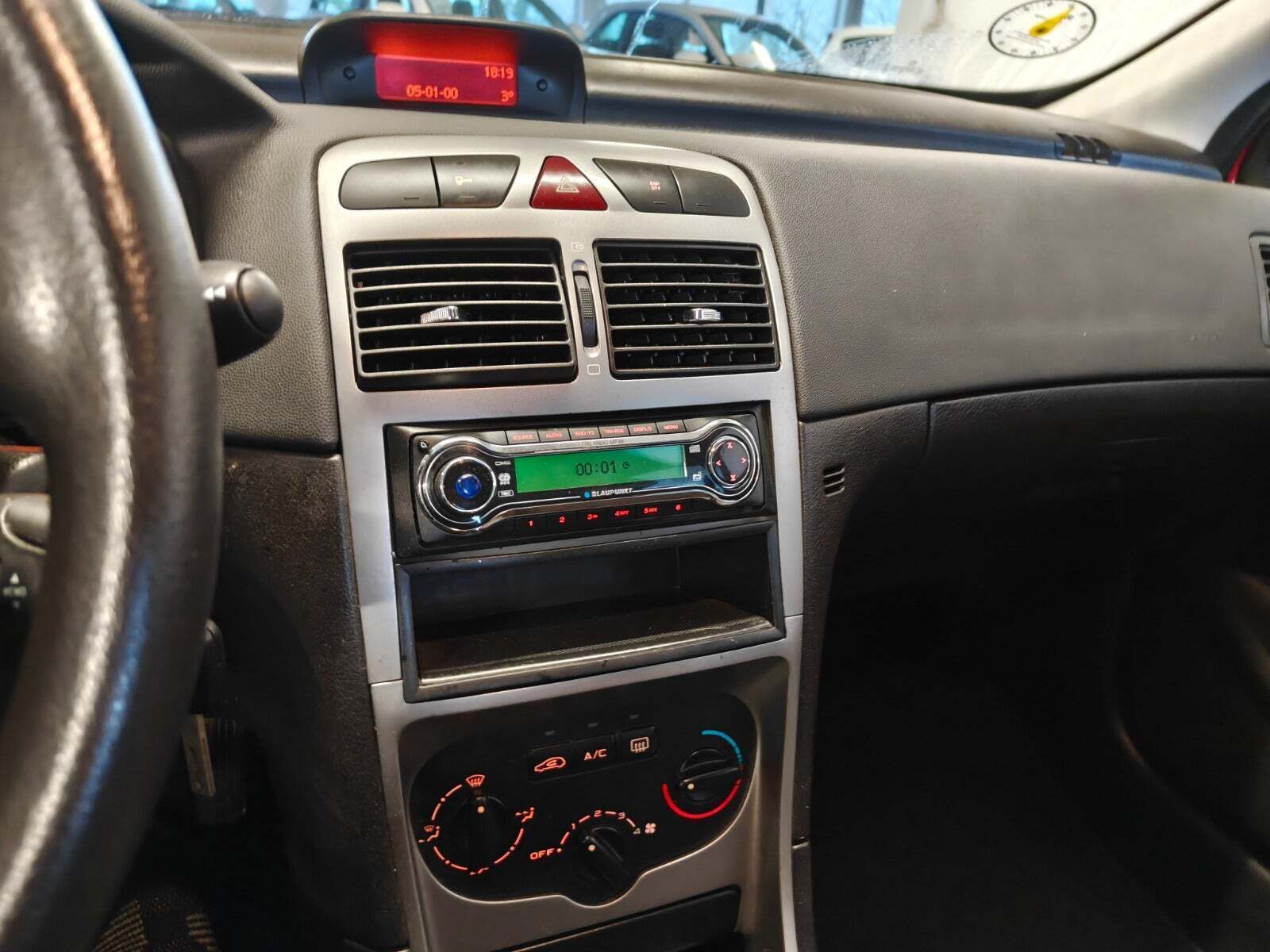 Gul Peugeot 307 fra 2004