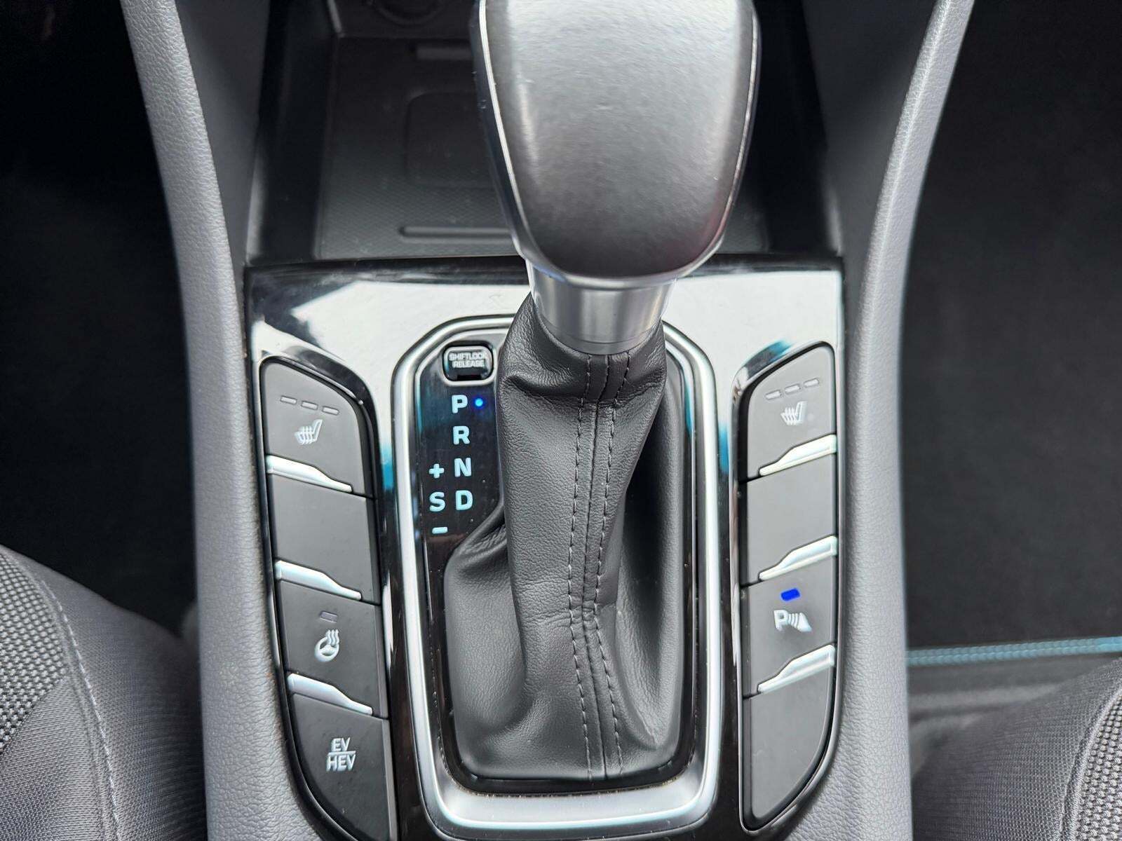 Grå Hyundai Ioniq fra 2018