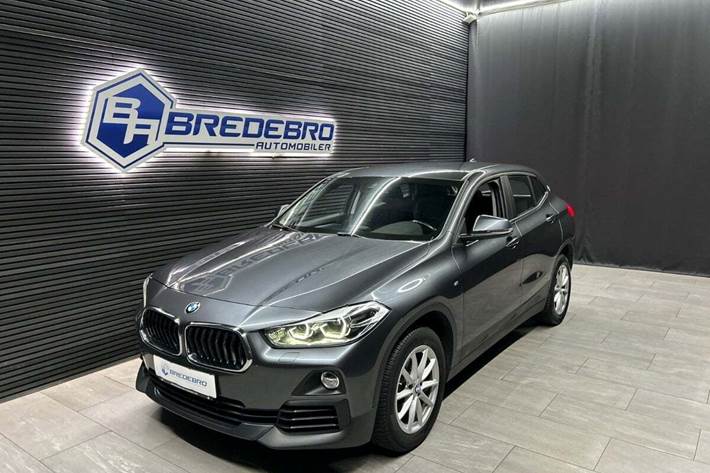 Grå BMW X2 fra 2019 set udefra
