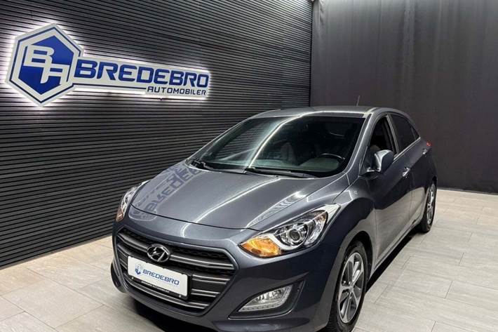 Grå Hyundai i30 fra 2016 set udefra