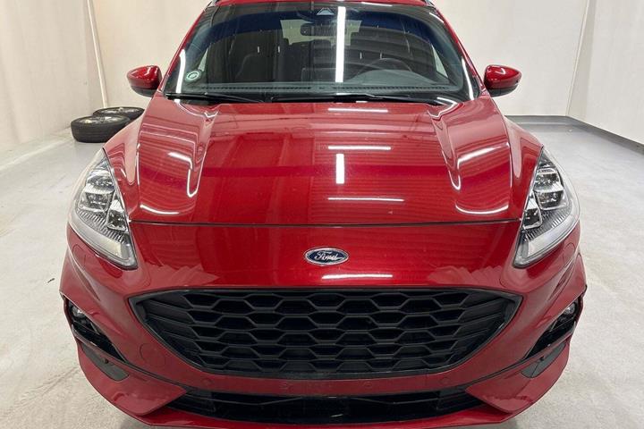 Rød Ford Kuga fra 2020