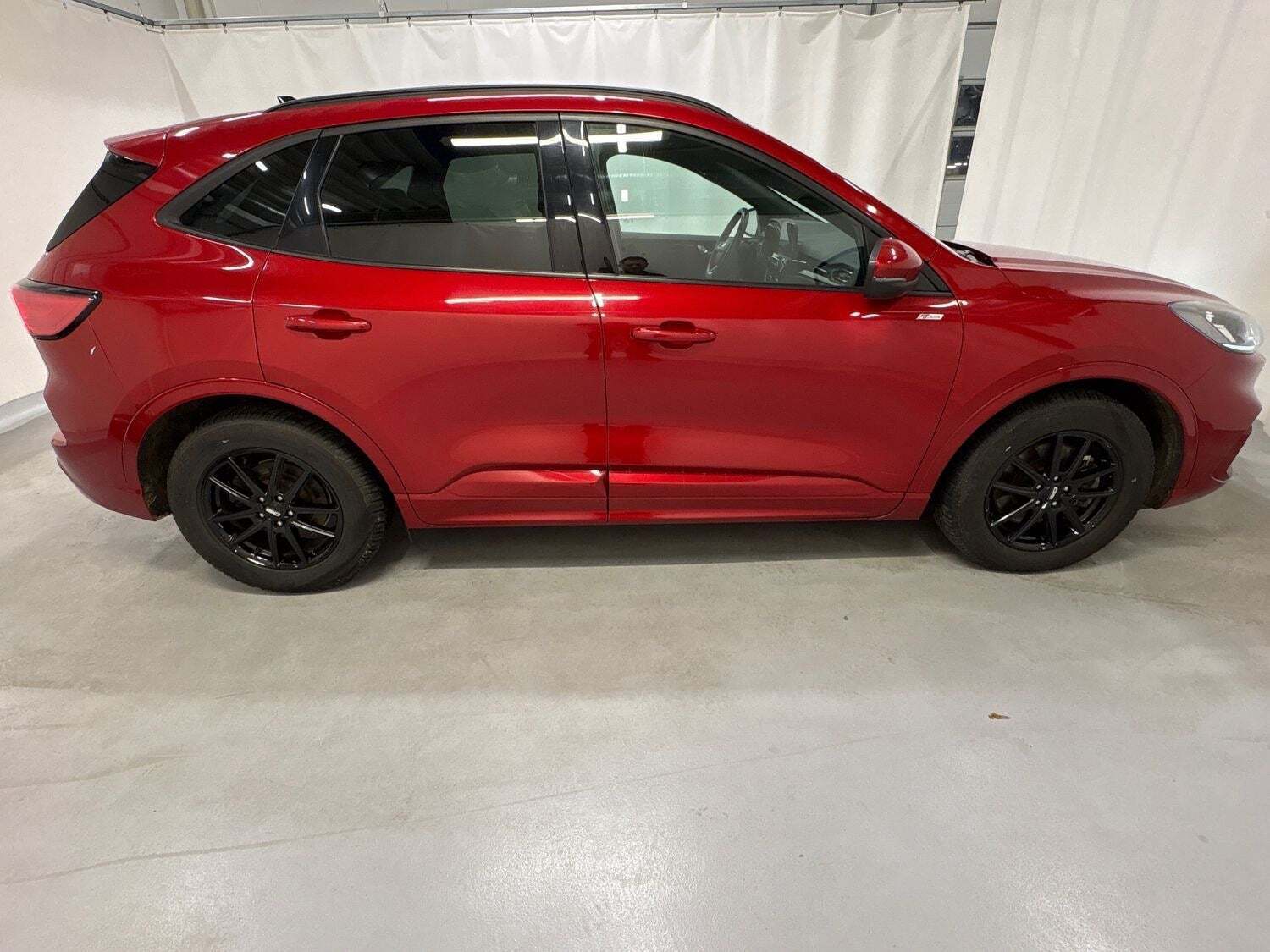 Rød Ford Kuga fra 2020