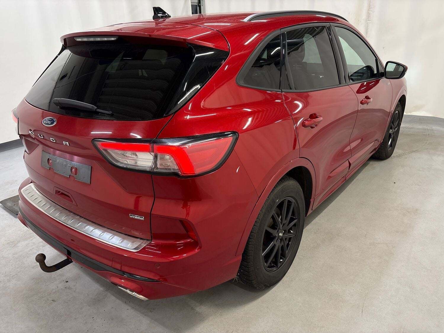 Rød Ford Kuga fra 2020