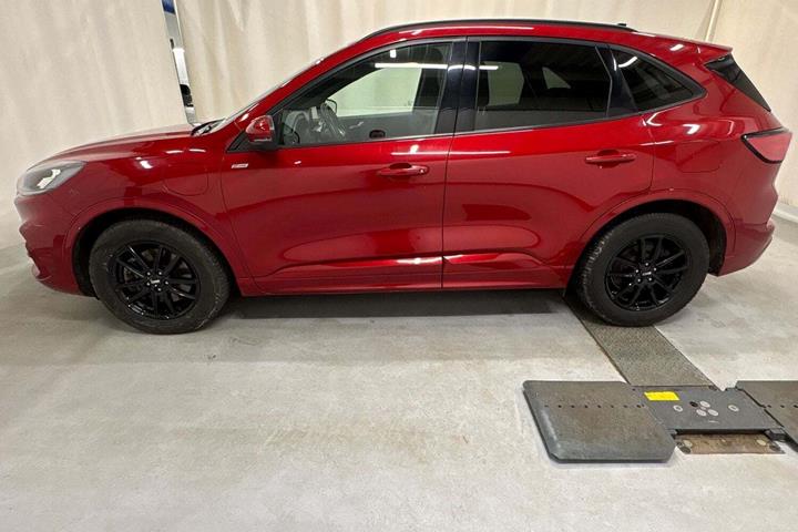 Rød Ford Kuga fra 2020