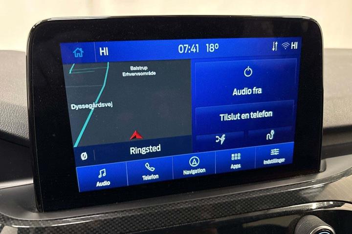 Rød Ford Kuga fra 2020
