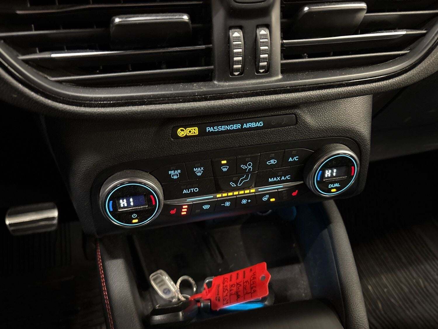 Rød Ford Kuga fra 2020
