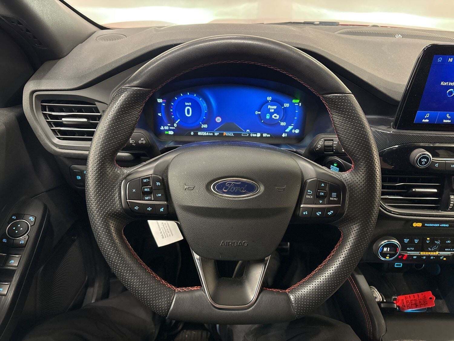 Rød Ford Kuga fra 2020