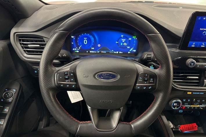 Rød Ford Kuga fra 2020