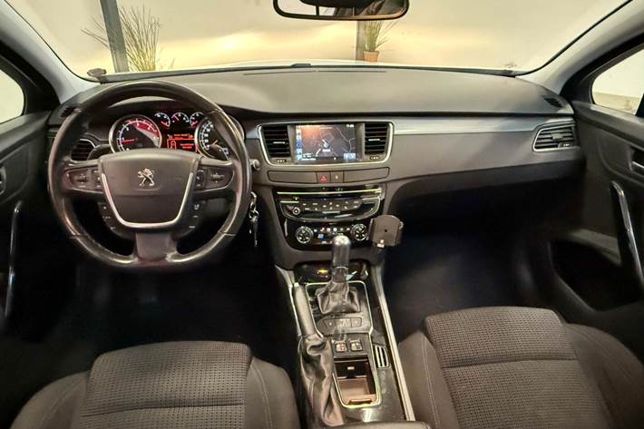 Hvid Peugeot 508 fra 2015