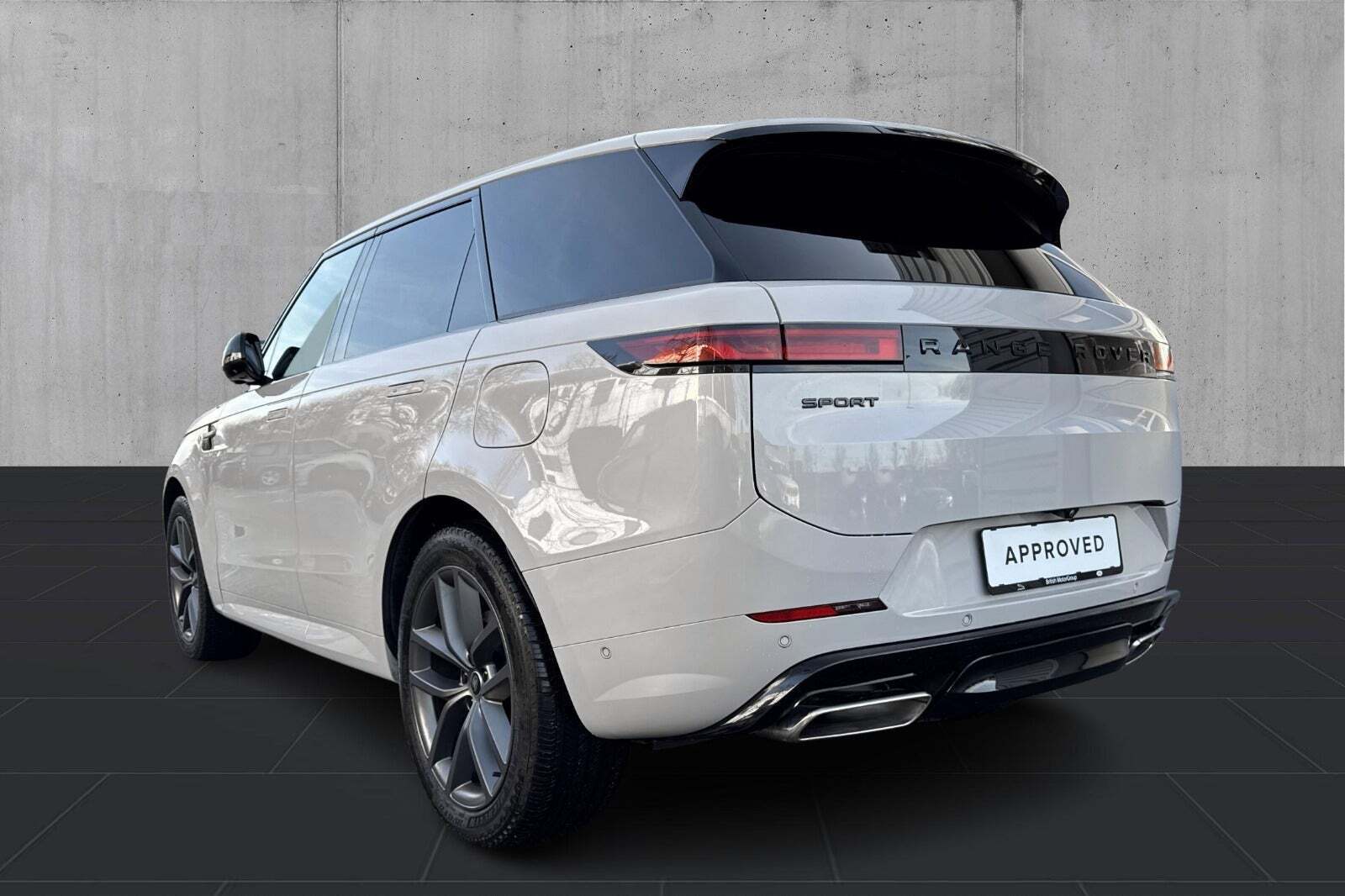 Grå Land Rover Range Rover sport fra 2025