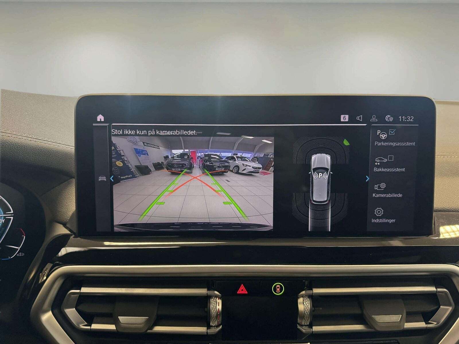 Grå BMW iX3 fra 2024