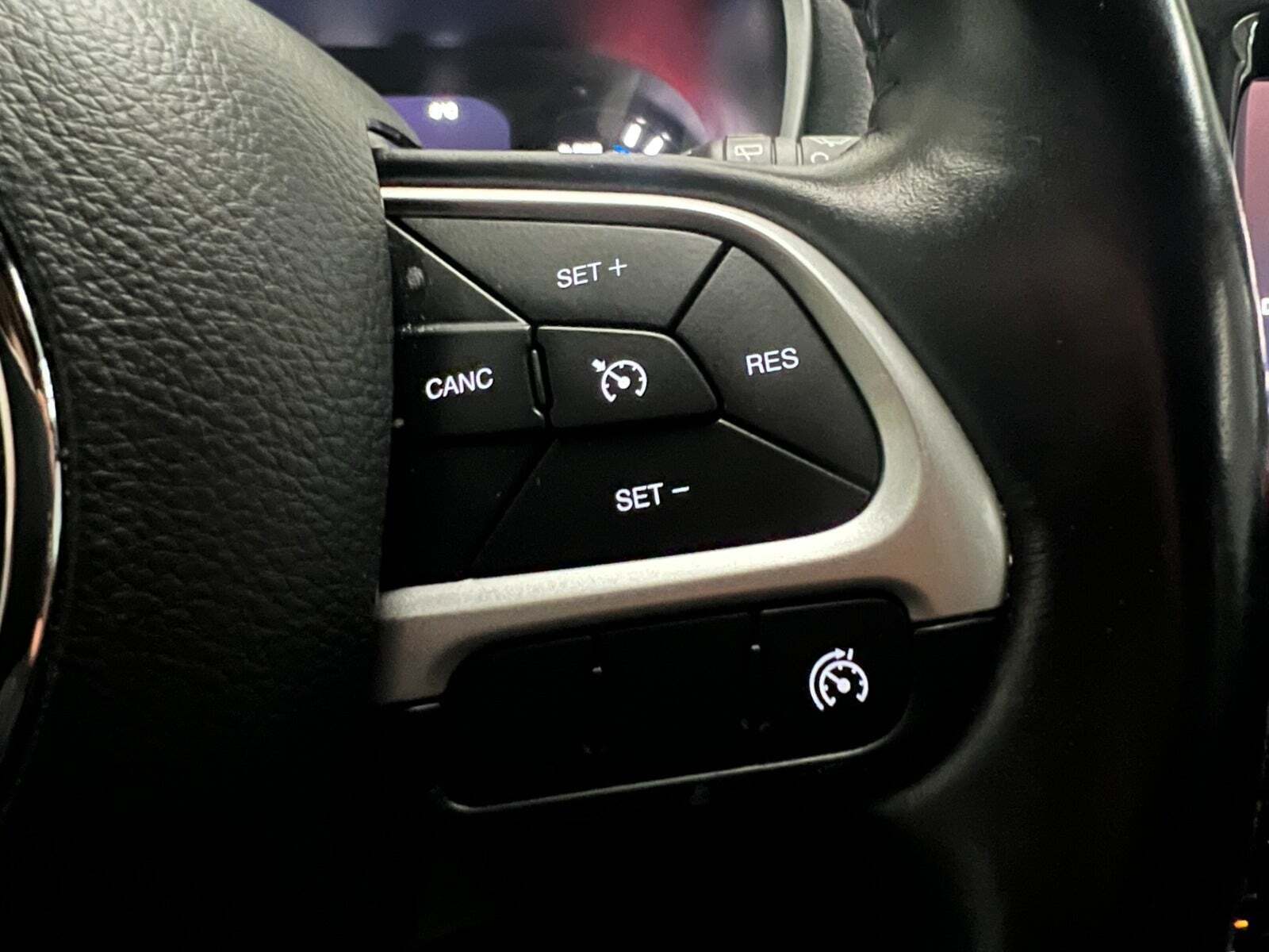 Sølv Jeep Compass fra 2020