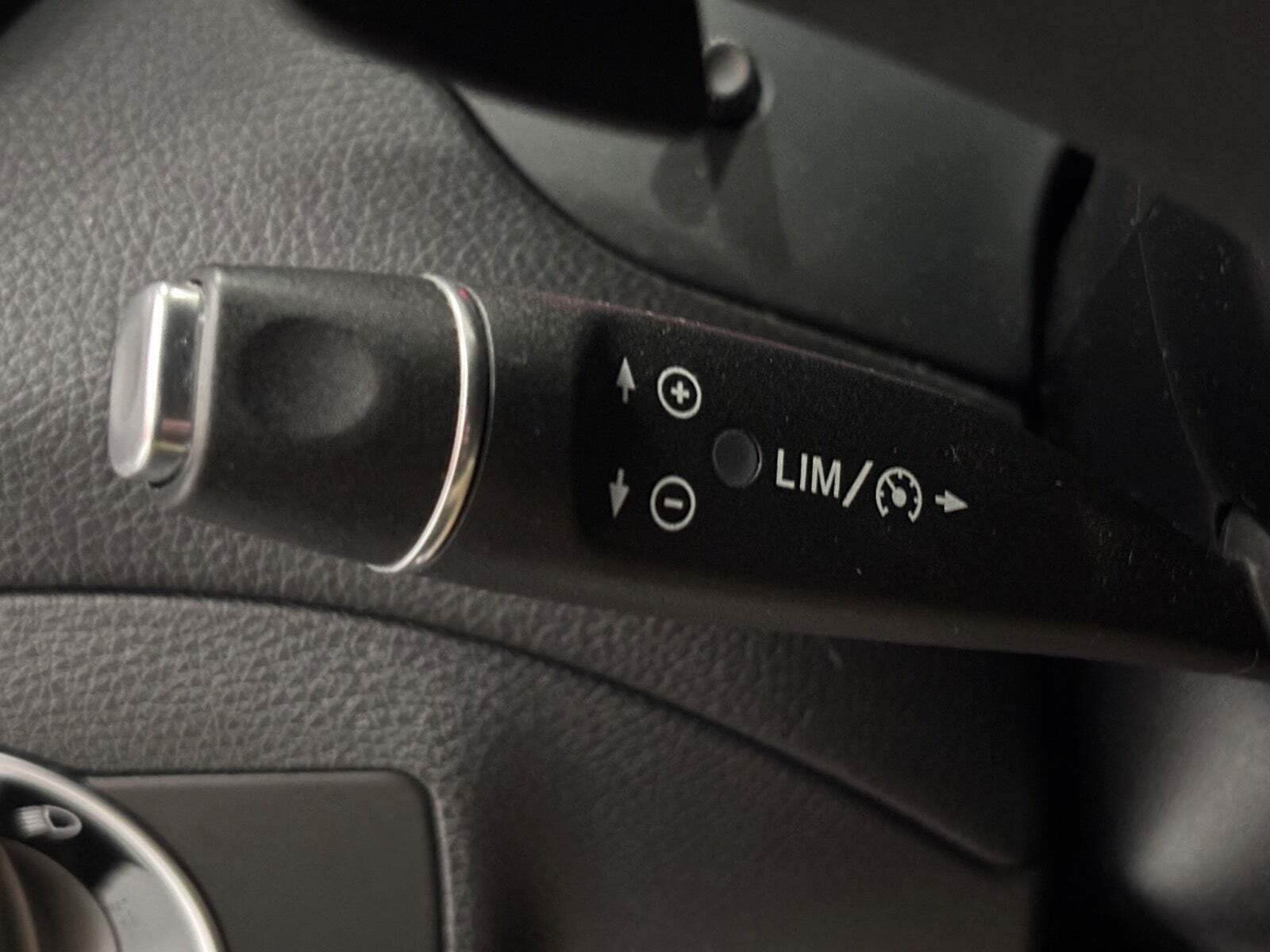 Sort Mercedes CLA200 fra 2017