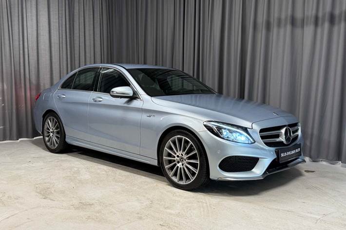 Sølv Mercedes C400 fra 2018