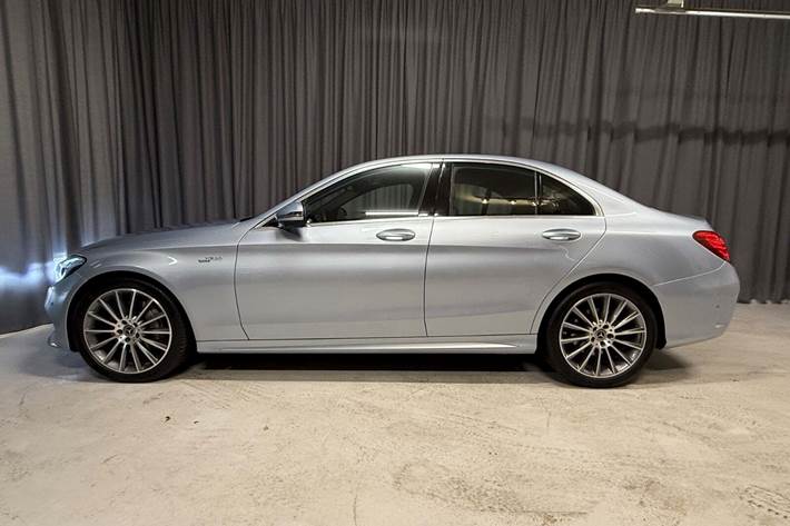 Sølv Mercedes C400 fra 2018