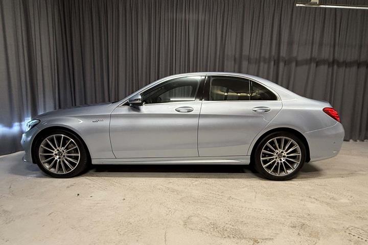 Sølv Mercedes C400 fra 2018