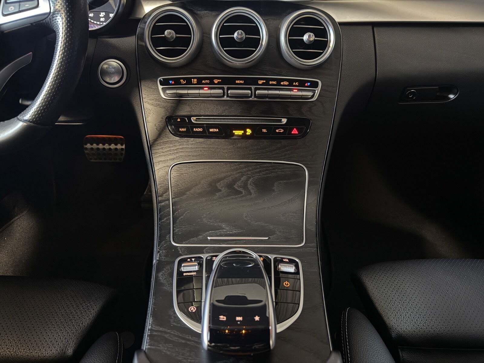Sølv Mercedes C400 fra 2018