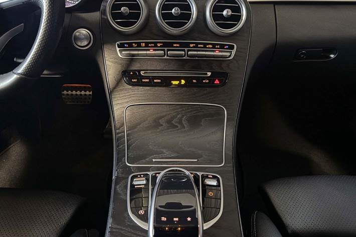 Sølv Mercedes C400 fra 2018