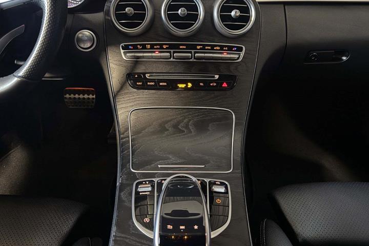 Sølv Mercedes C400 fra 2018