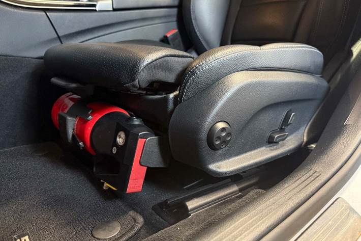 Sølv Mercedes C400 fra 2018