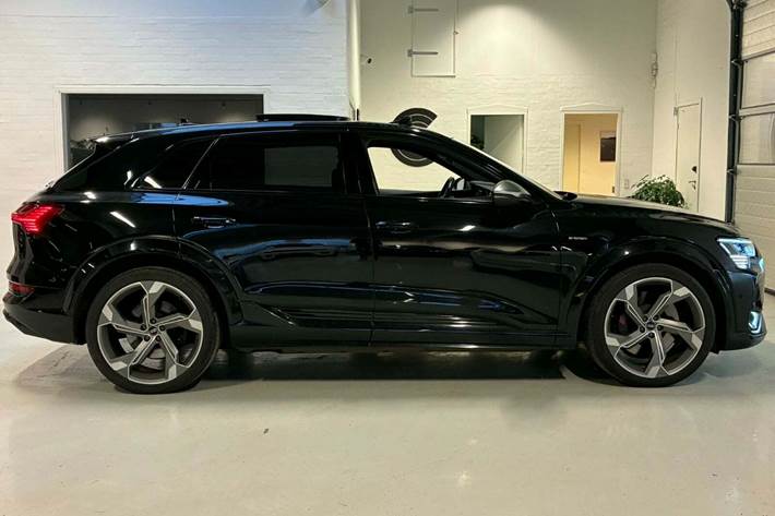 Sort Audi e-tron S fra 2021
