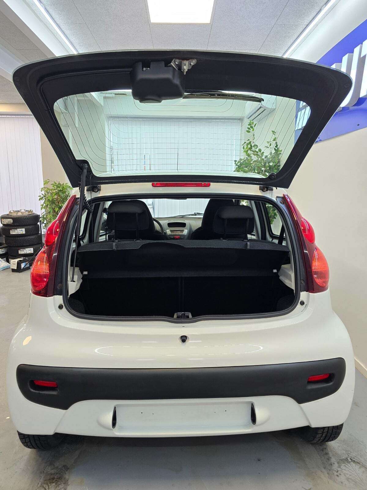 Hvid Peugeot 107 fra 2013