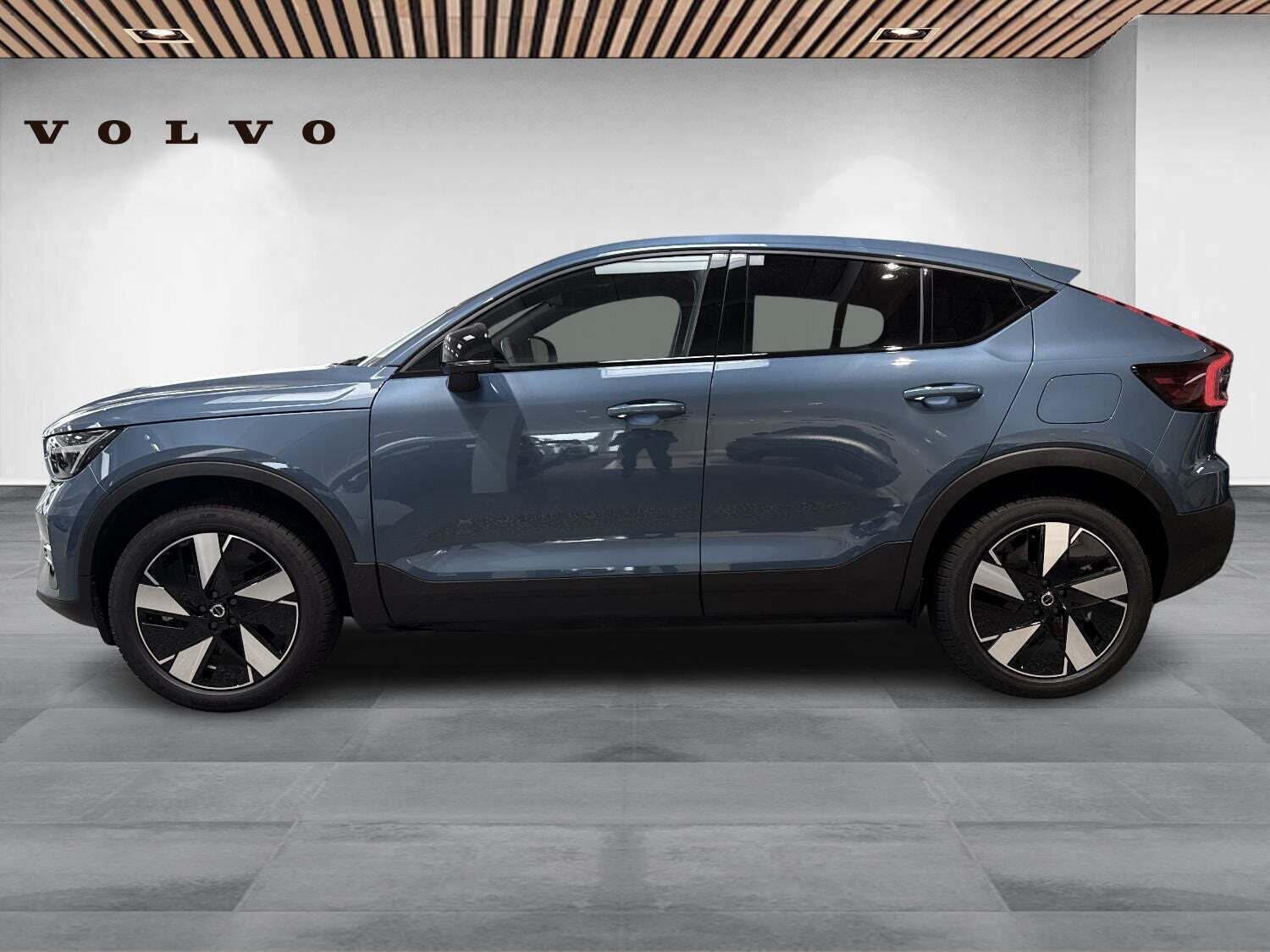 Volvo EC40 Extended Range Black Edition