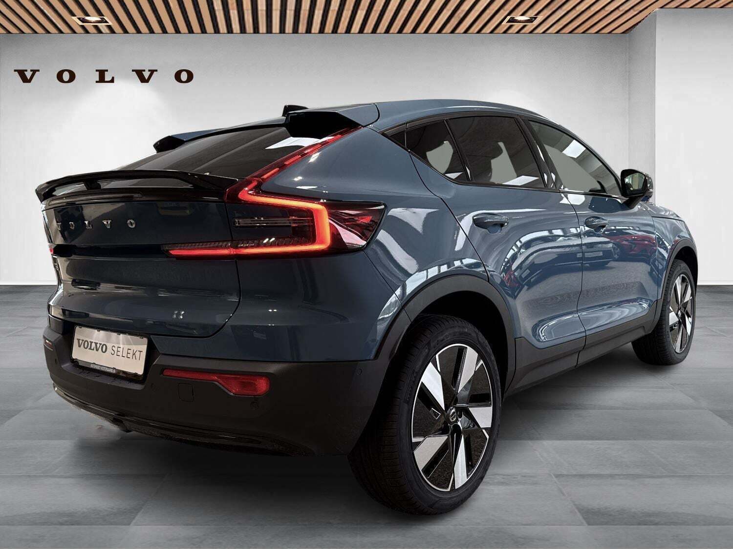 Volvo EC40 Extended Range Black Edition