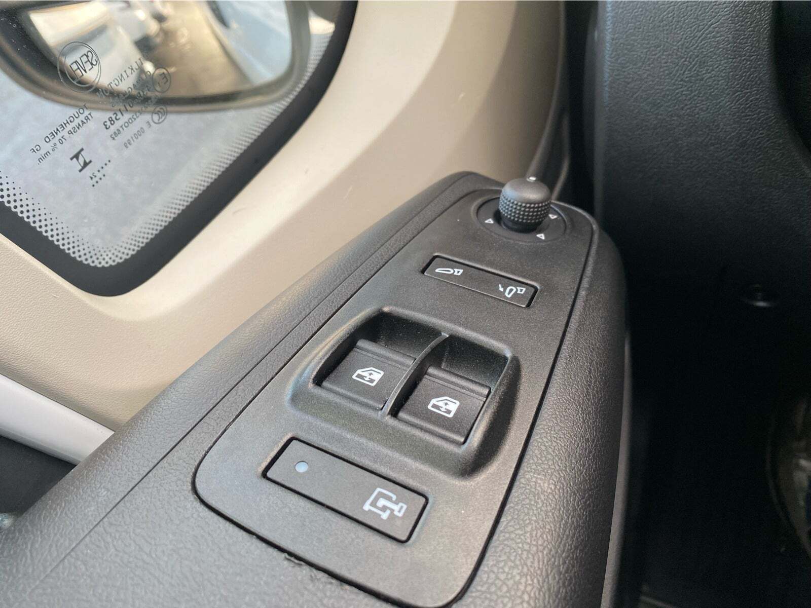 Hvid Peugeot e-Boxer 435 fra 2024