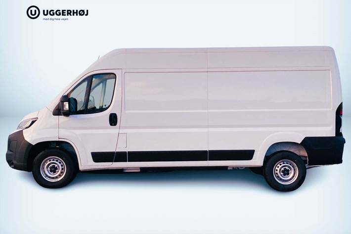Hvid Citroën ë-Jumper 35H fra 2025 set udefra