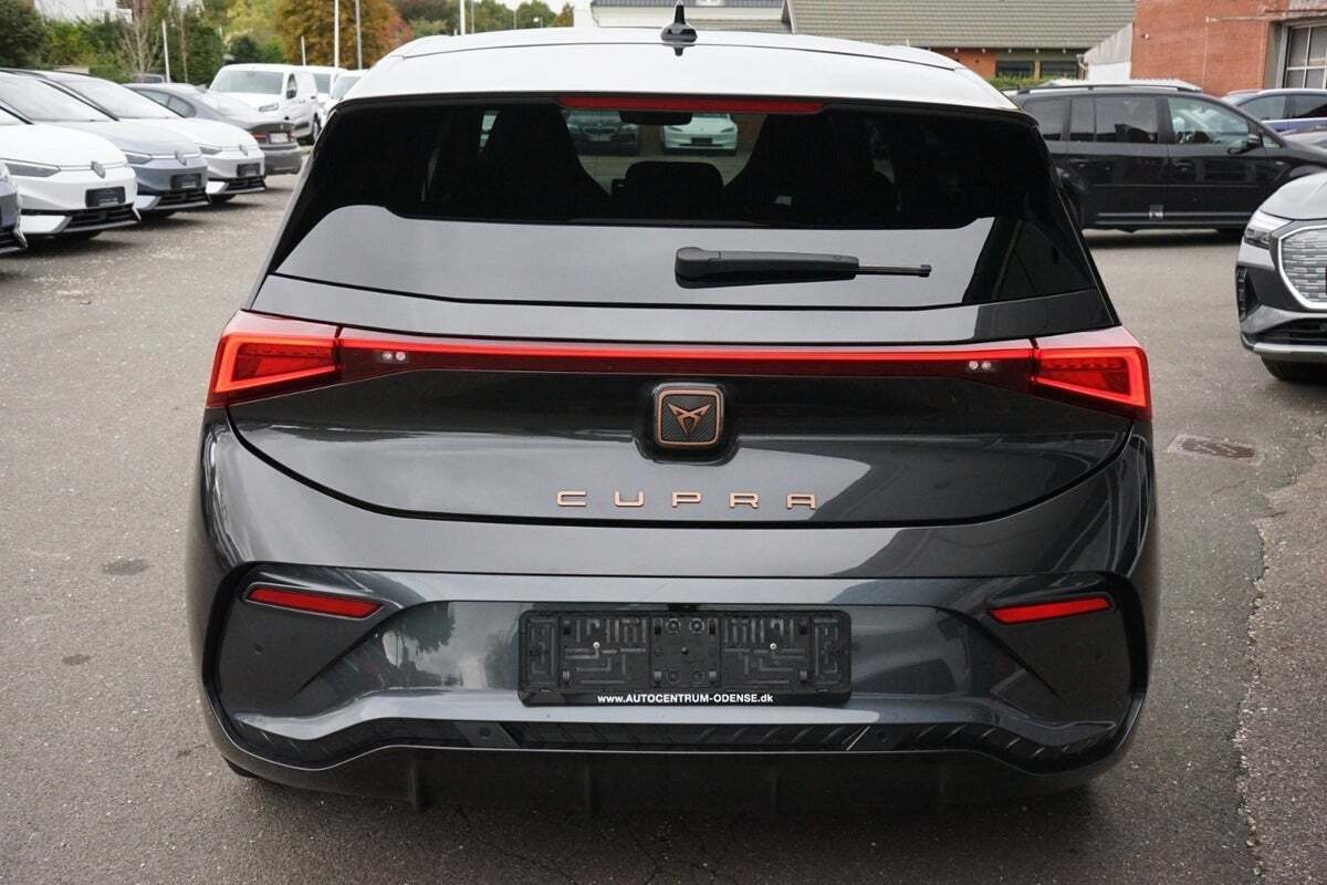 Grå Cupra Born fra 2023