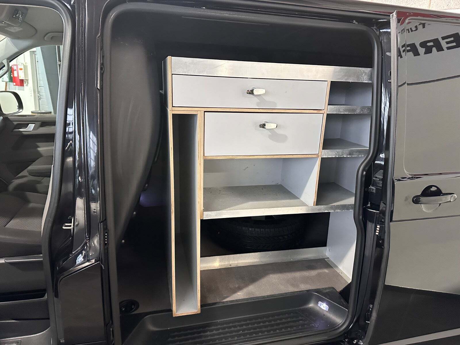 VW Transporter 2,0 TDi 204 Kassevogn DSG lang