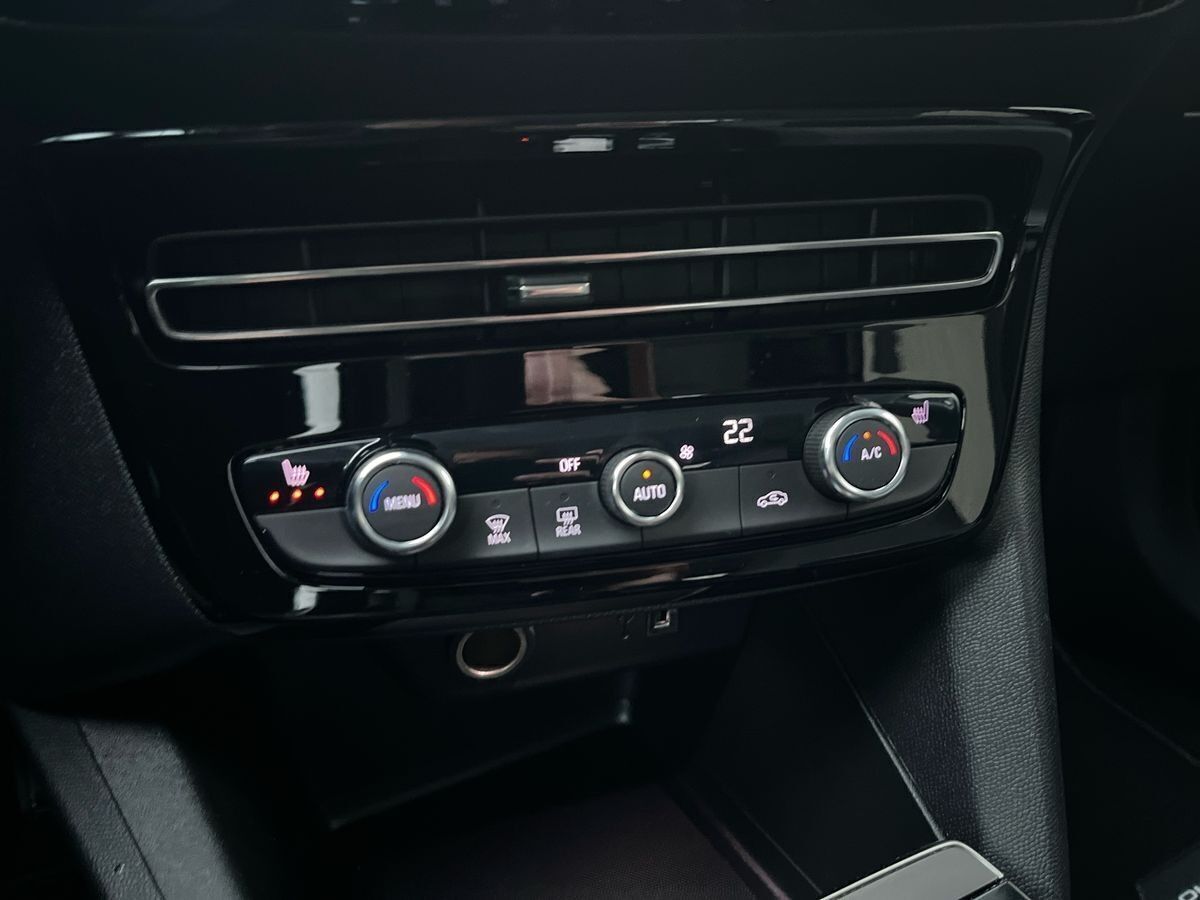 Hvid Opel Mokka-e fra 2024