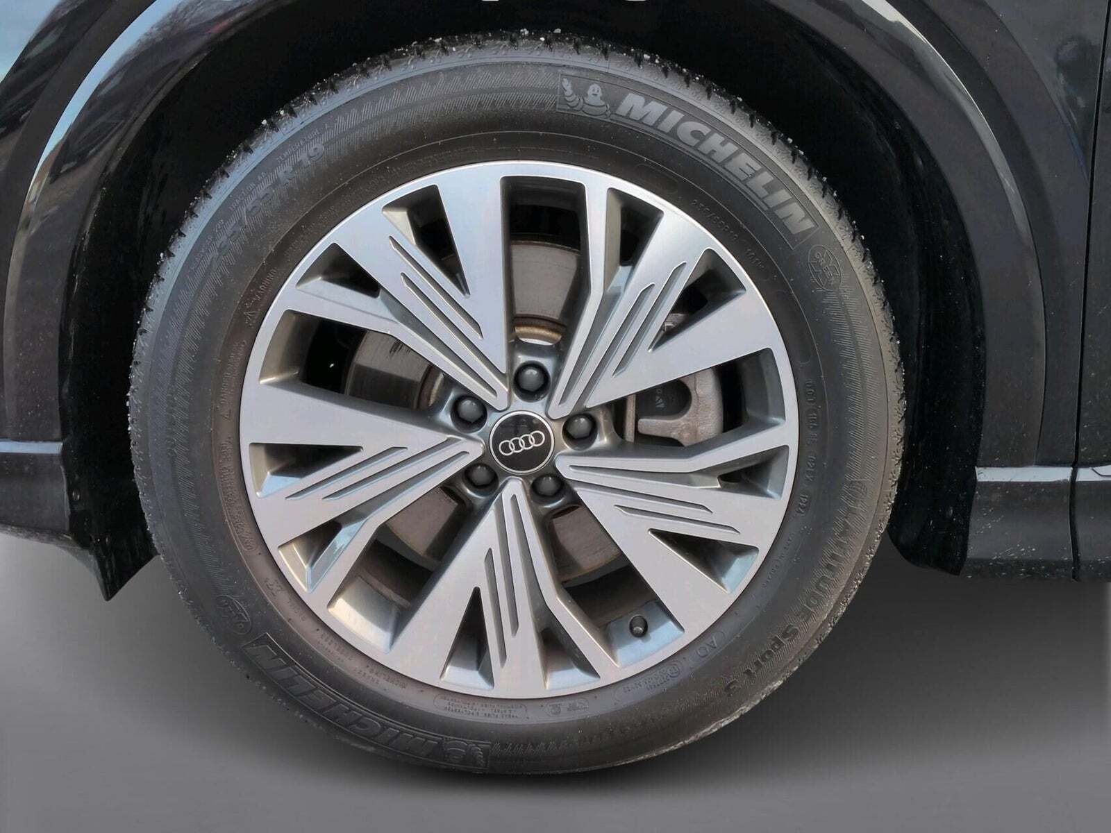 Sort Audi Q4 e-tron fra 2024