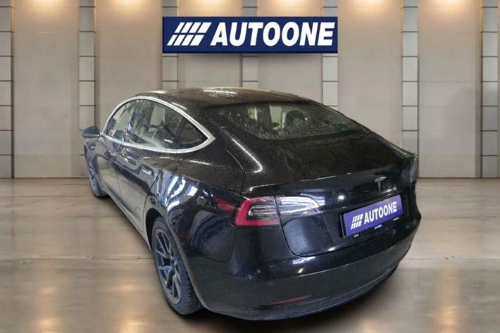 Sort Tesla Model 3 fra 2019