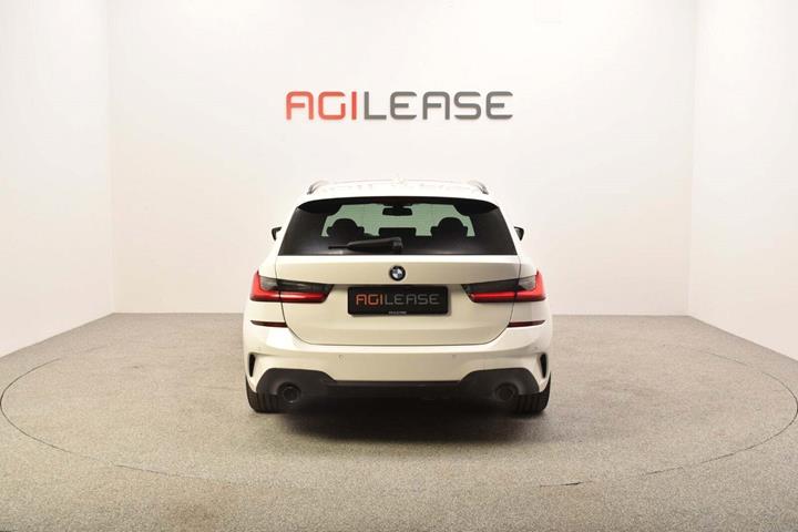 Hvid BMW 330d fra 2019 set udefra
