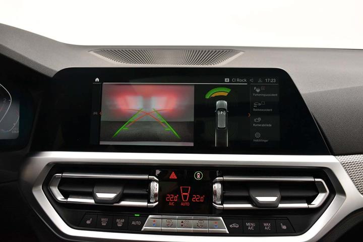 Hvid BMW 330d fra 2019 set indefra
