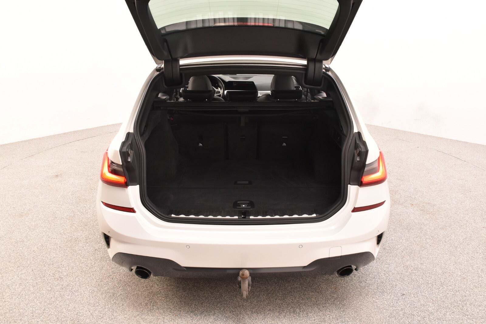 Hvid BMW 330d fra 2019