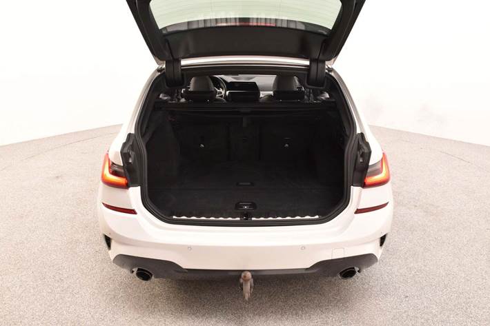 Hvid BMW 330d fra 2019