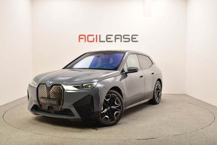 Grå BMW iX fra 2022 set udefra