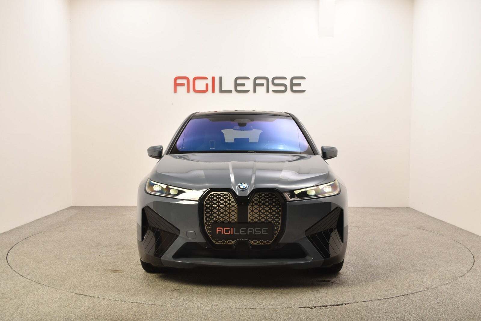 BMW iX xDrive40 Fully Charged