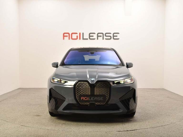 BMW iX xDrive40 Fully Charged