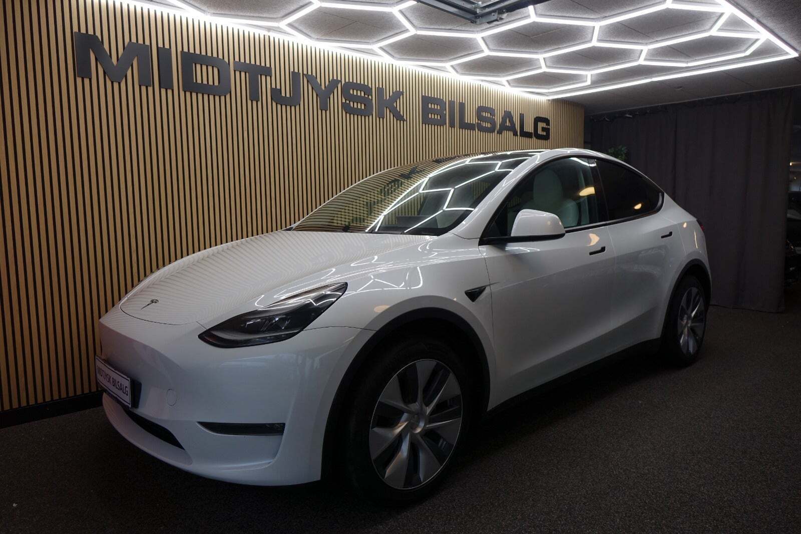 Tesla Model Y Long Range AWD