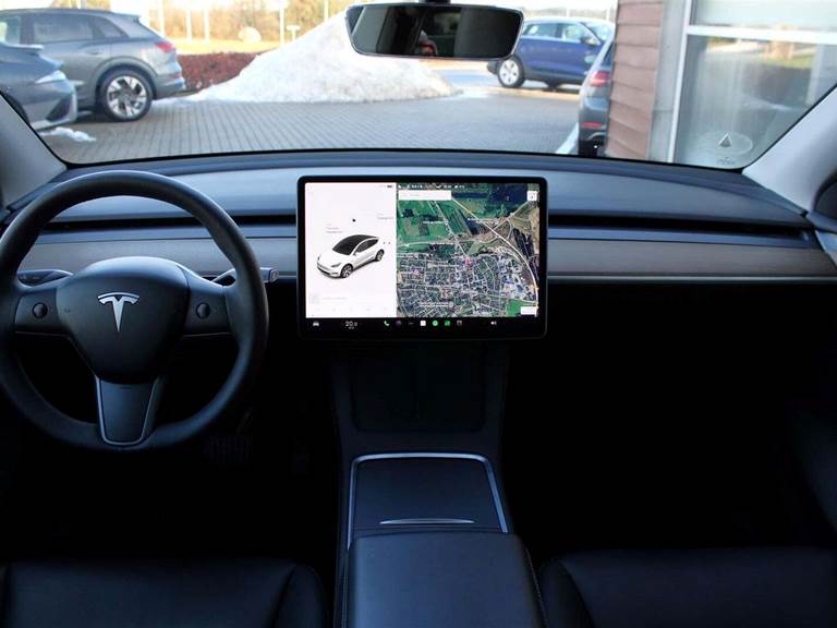 Tesla Model Y Long Range AWD